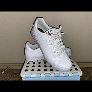 Nike Court Royal